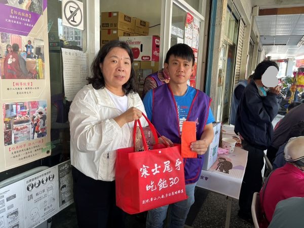 寒冬暖心相伴　陳麗珍議員攜人安送溫暖1